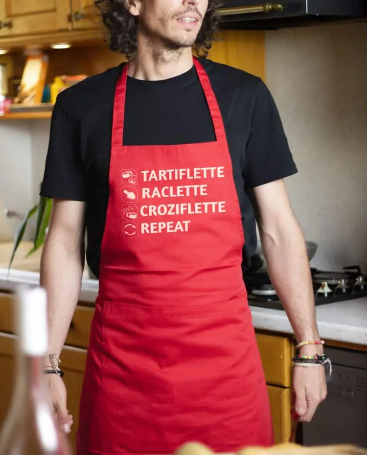 Tablier homme rouge Tartiflette raclette croziflette repeat