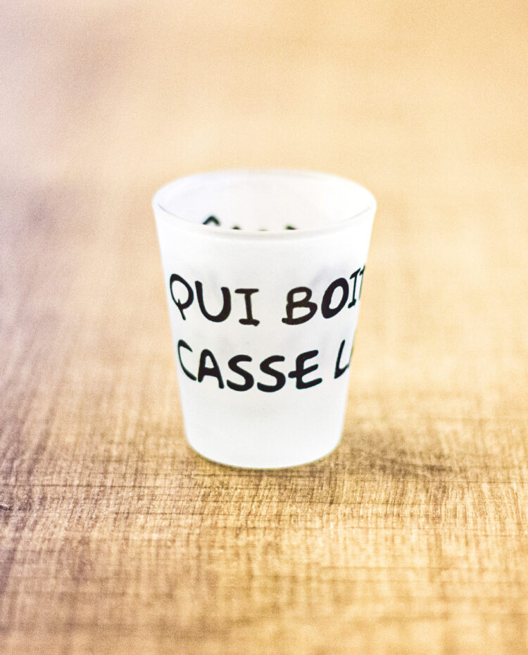 verres shooter gauche QUI BOIT LA GNOLE CASSE LA BAGNOLE